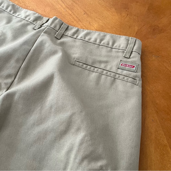 DICKIES Flat Front Men’s Khaki Bermuda Twill Work Shorts size 36 Length 14.5” - Picture 8 of 8